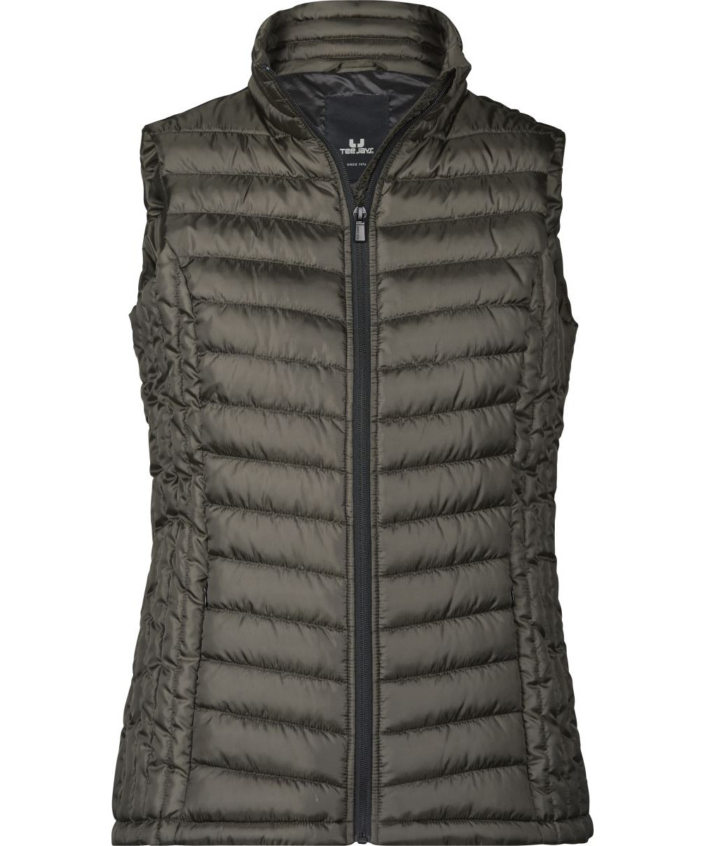 TEE JAYS női softshell mellény céges logóval, gépi hímzéssel