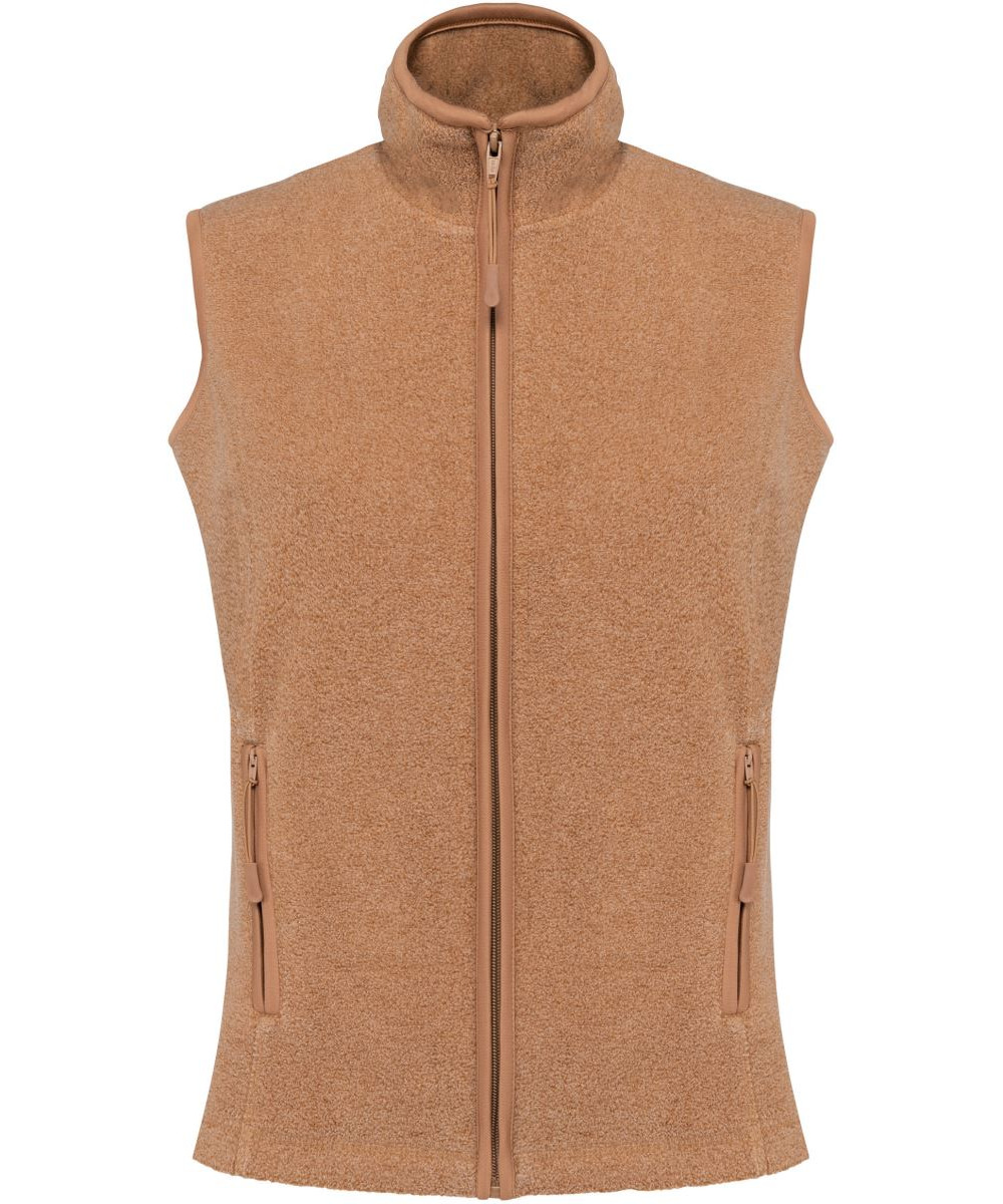 Kariban női softshell mellény céges logóval, gépi hímzéssel